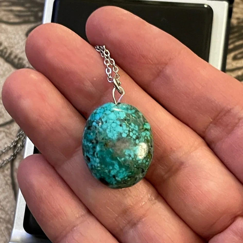 Stabilized genuine turquoise pendant and silver tone chain - Picture 3 of 8